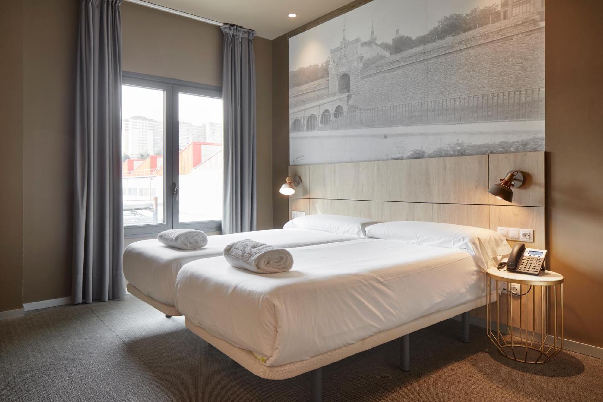 Hotel Landaben Pamplona Exteriör bild